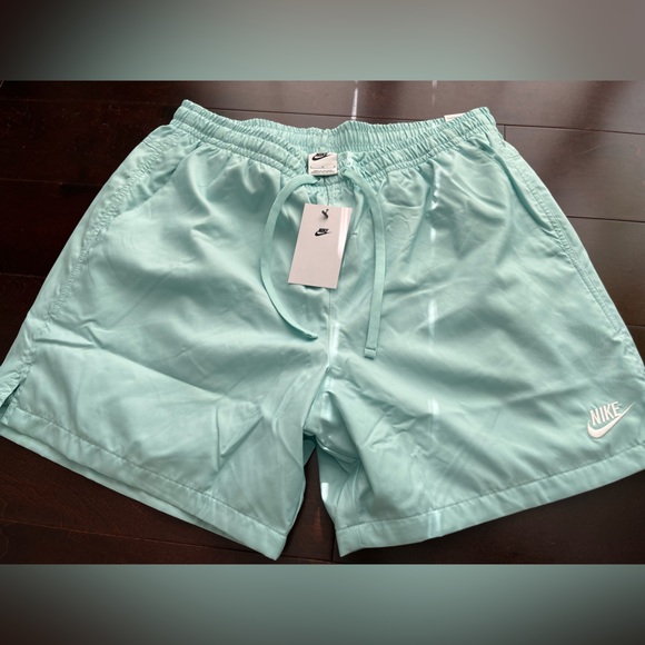 Mid Thigh Active Shorts